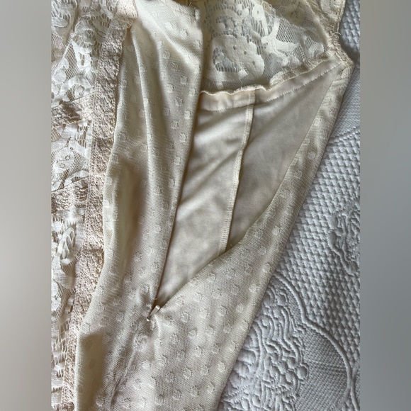 AMERICAN EAGLE - Cream Lace Dress - Picture 3 of 4